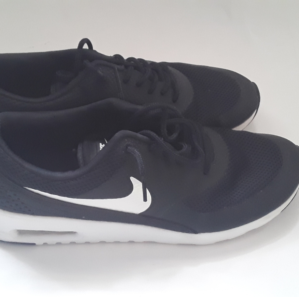 Nike Air Max Thea 9.5 women's running shoes